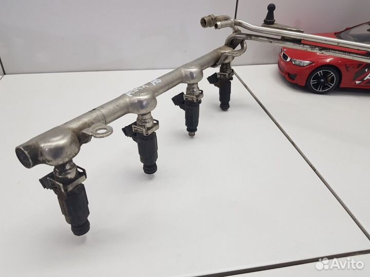 Рейка топливная (рампа) с форсунками (Audi A8)