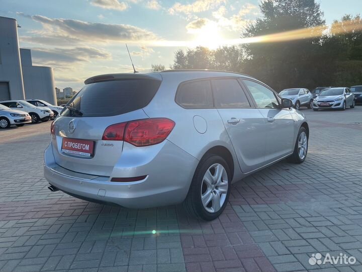 Opel Astra, 2011