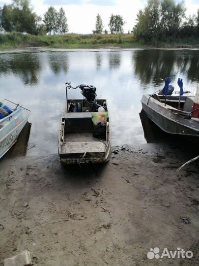 Лодка болотоход с мотором