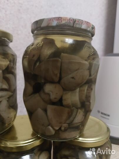 Грибы маринованные
