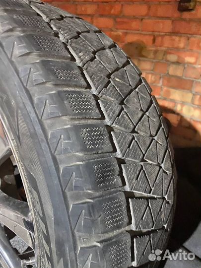 Bridgestone Blizzak DM-V2 285/50 R20 112T