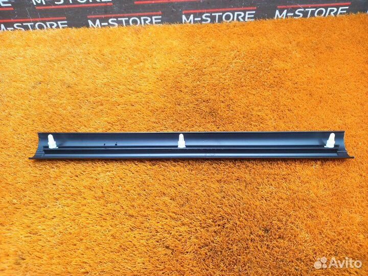 Накладка на порог салона передняя правая Bmw