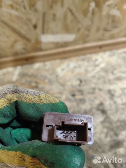 Кнопка открытия багажника Ауди А6 С6 4F0959831