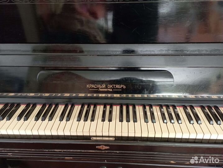 Пианино Красный октябрь