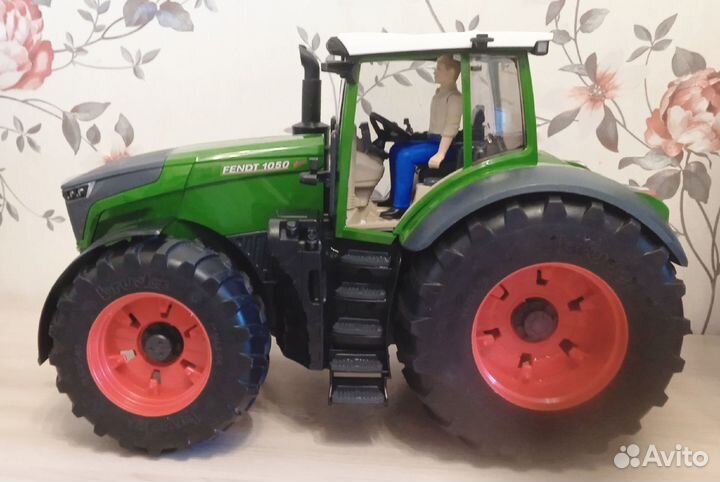 Трактор Bruder Fendt 1050 Vario+ фигурка