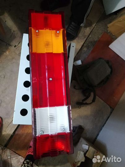 Стоп задний левый на тягач Мерседес актрос