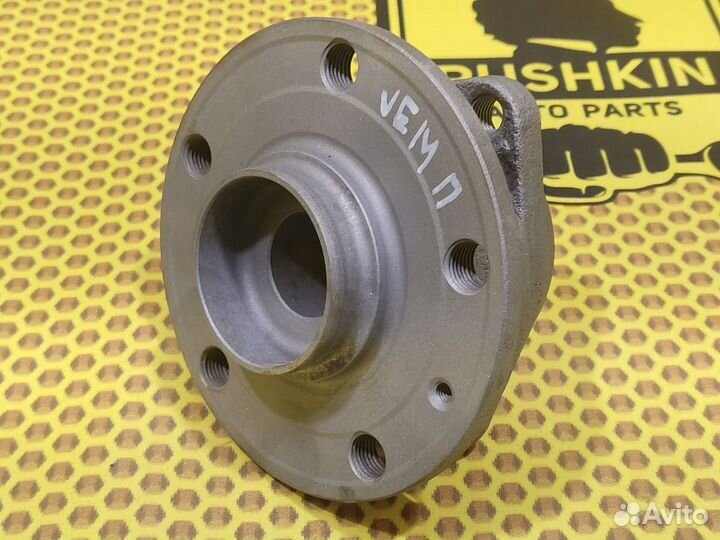 Ступица колеса передняя правая Volkswagen Jetta