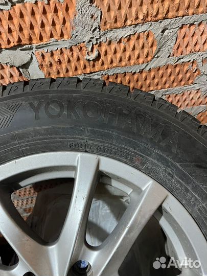 Yokohama Ice Guard IG60 215/65 R16