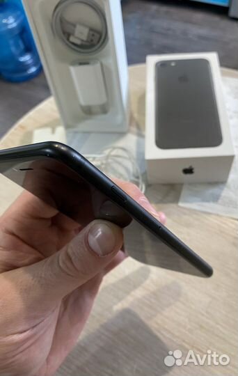 Телефон iPhone 7
