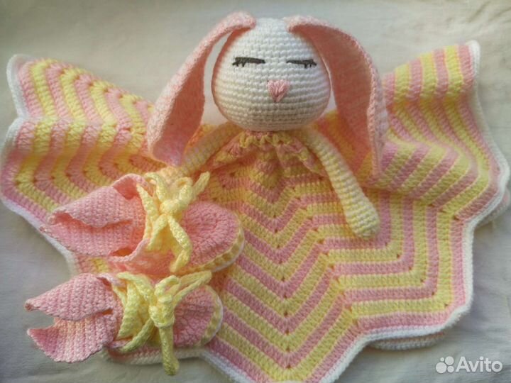 Набор/Вязаная игрушка-обнимашки и вязаные пинетки