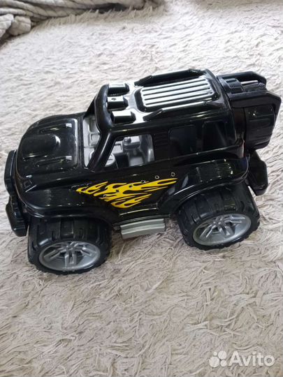 Внедорожник игрушка