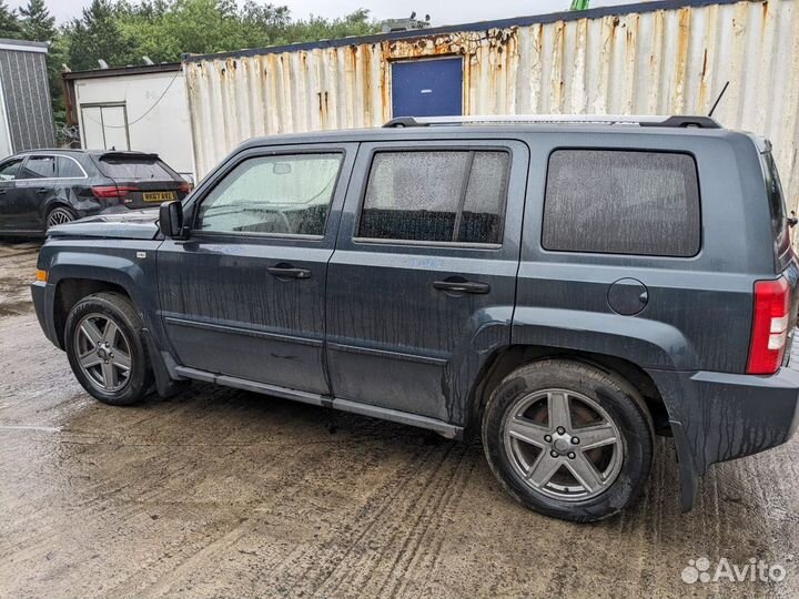 Петля двери задней правой для Jeep Patriot (MK)