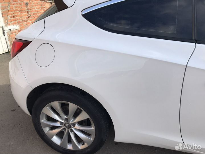 Заднее правое крыло Opel Astra J GTC