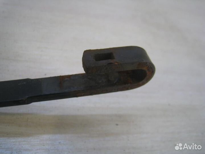 Поводок стеклоочистителя правый Lexus RX300 (MCU1