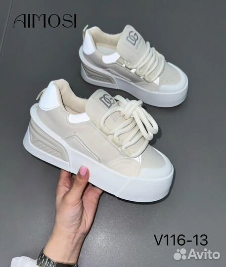 Кроссовки женские