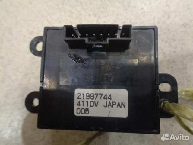 Кнопка люка Cadillac SRX 2003-2009