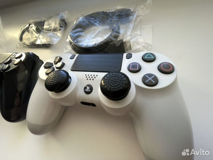 Sony playstation 4 pro white CUH-7216B