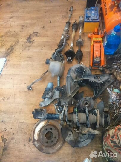 Щит опорный задний правый Рено Логан