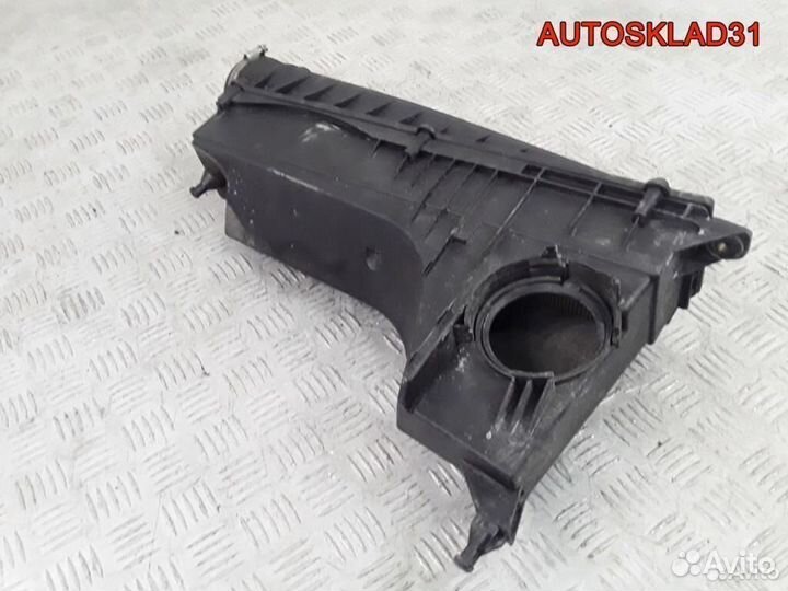 Корпус воздушного фильтра Mercedes W203 1110940204