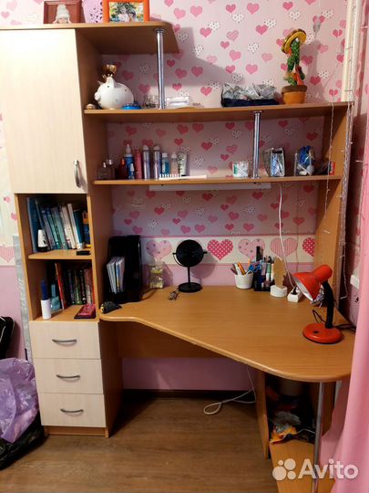 Школьный стол со шкафом