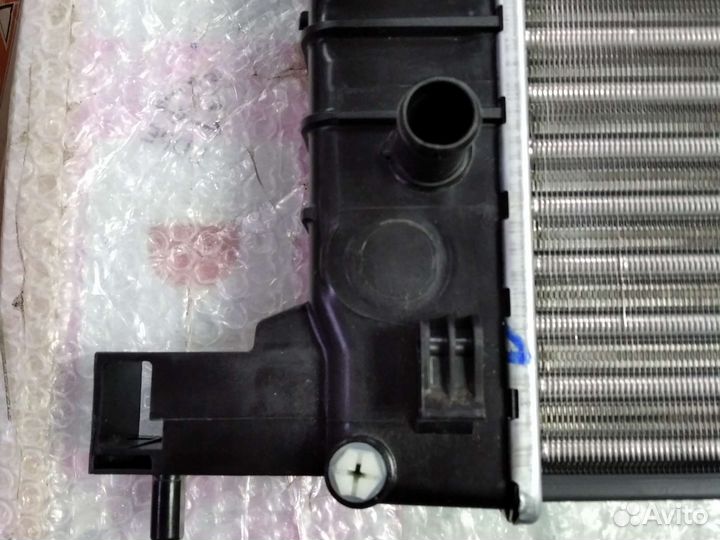 Радиатор охлаждения Шевроле Кобальт Авео 1,5 мт