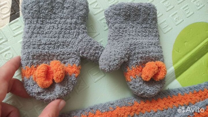 Шапка, варежки, шарф 1-2 года. За весь комплект