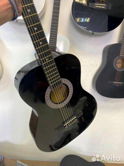 Гитара черная