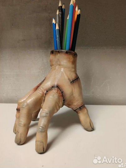 Подставка для канцелярии Вещь Рука из Wednesday