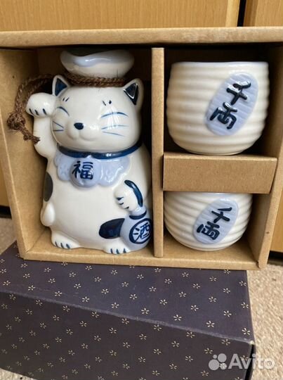 Стопки и кувшин для саке. Япония