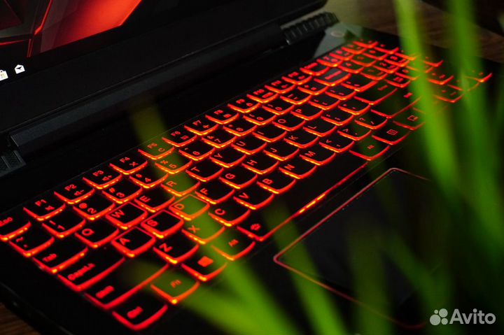 Lenovo 15.6 i5-7300HQ 4яд4пт gtx1050Ti 8Gb SSD+HDD