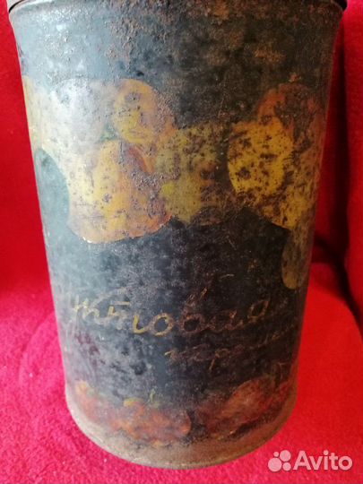 Большая старинная жестяная банка