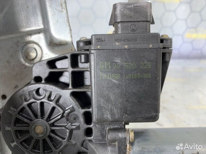 Стеклоподъемник передний правый Opel Vectra B 1996