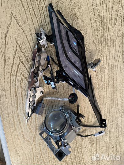 Остатки от левой фары camry 70 американец