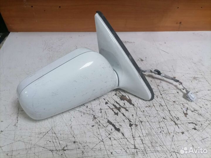 Правое зеркало Nissan Bluebird 14