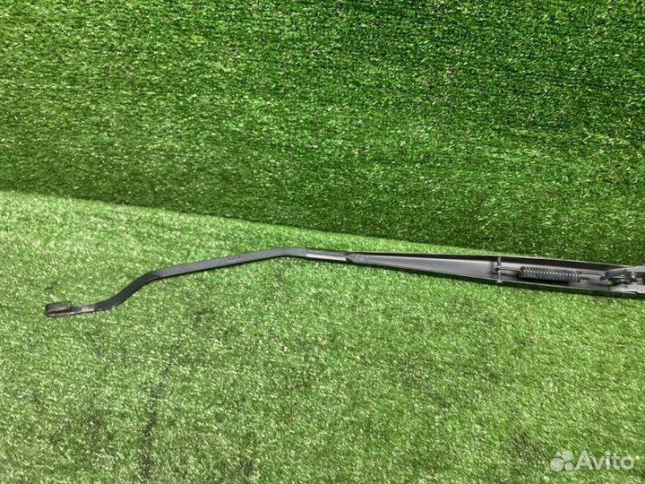 Поводок дворника правый Hyundai Solaris