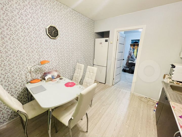 2-к. квартира, 52 м², 1/4 эт.