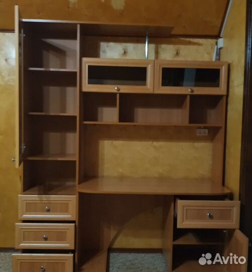 Стол с книжным шкафом и тумбой