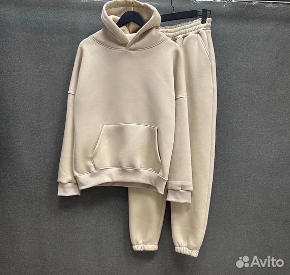 Женский спортивный костюм