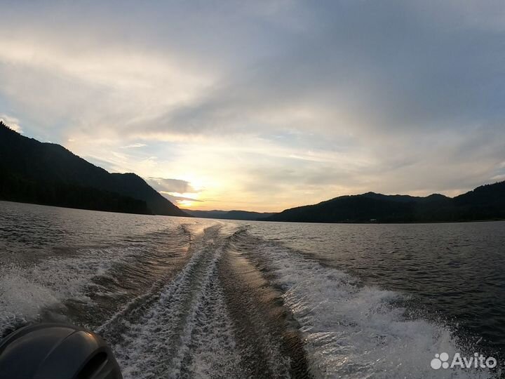 Экскурсии на катере тур по Телецкому озеру Алтай