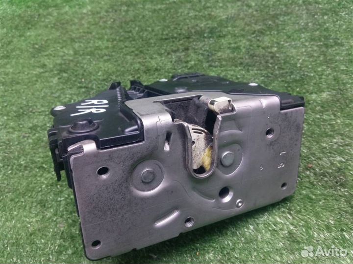 Замок двери задней правой Opel Corsa D (2006-2015)