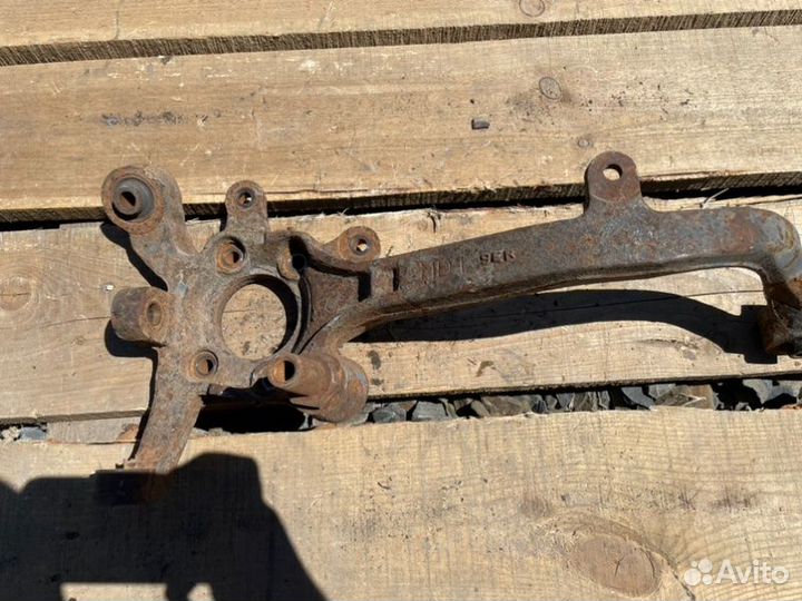 Кулак поворотный задний правый Hyundai Sonata 4