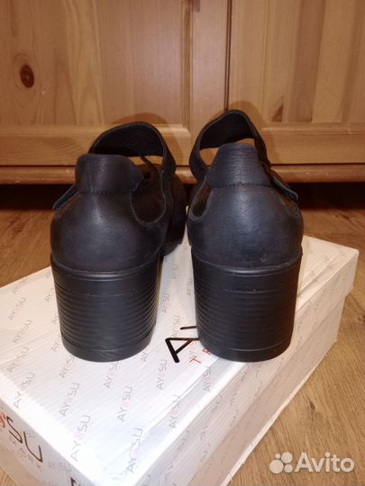 Босоножки женские