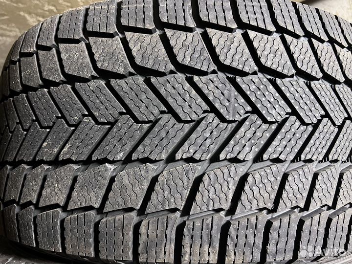 Michelin X-Ice Snow 275/35 R19 и 245/40 R19 100H