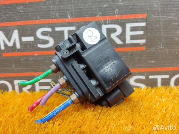 Блок клапанов пневмоподвески Volkswagen Touareg 7L