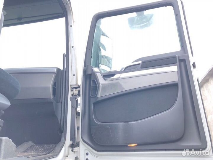 Дверь в сборе правая Man