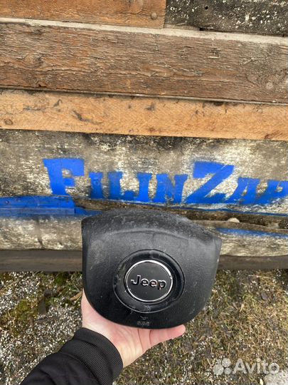 Подушка безопасности руля Jeep Grand Cherokee WK2