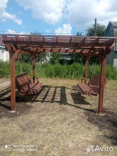 Беседка, пергола с подвесными качелями