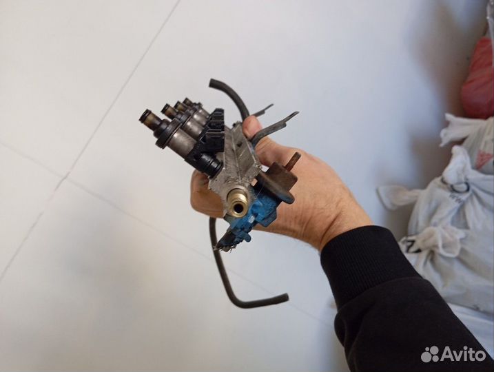 Топливная рампа Хона Авансир ф23а