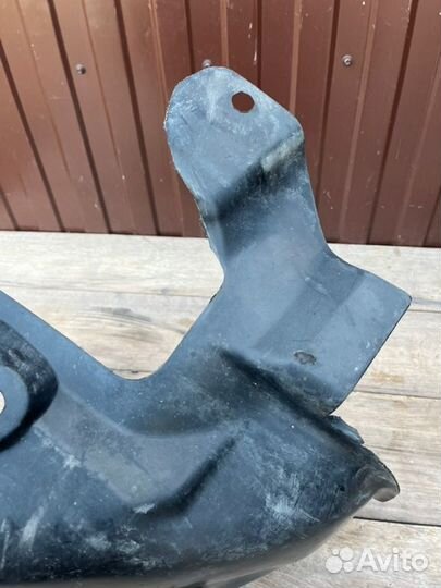 Подкрылок передний левый Renault Megane 2 1.4 2004