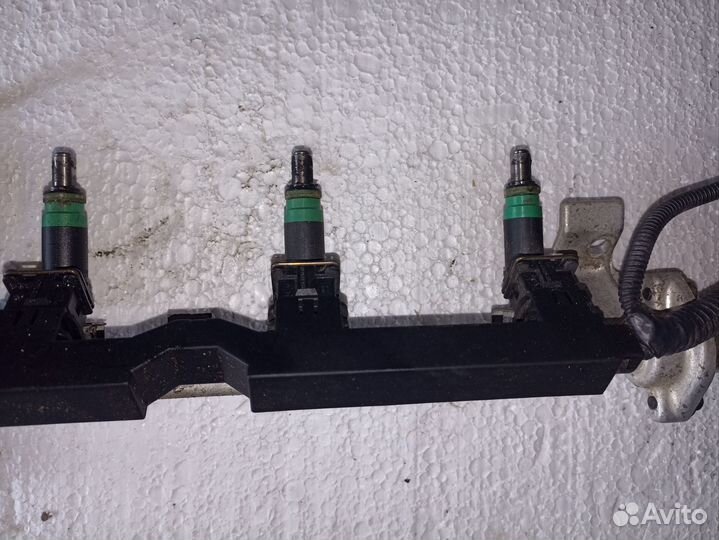 Топливная рампа Форд Фокус 2